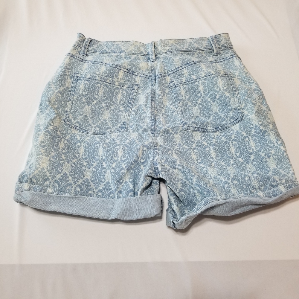 2 For 30 New Gloria Vanderbilt Shorts - Picture 3 of 6